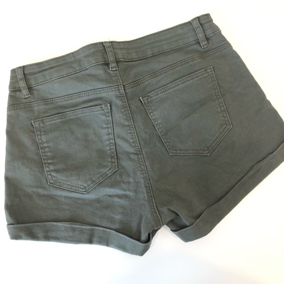 H&M Shorts - Picture 2 of 3